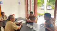  Tim Inspektorat Kabupaten Bangka saat melakukan monitoring penggunaan barcode SPI KPK di Kantor BKPSDM Kabupaten Bangka, Senin, 16 Juni 2025.